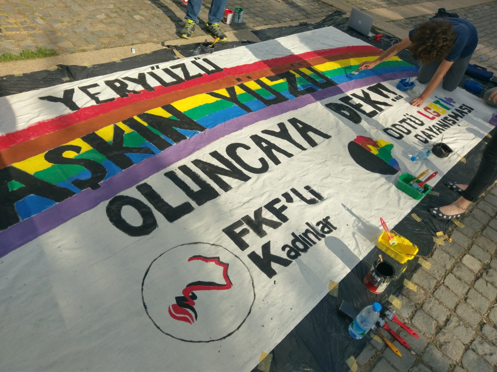 Lawn sprinklers and fertilizer barrier to the METU Pride events! Kaos GL - News Portal for LGBTI+